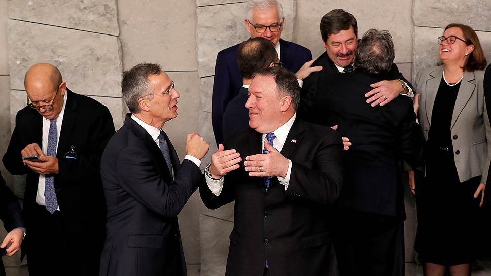 Генсек НАТО Йенс Столтенберг (слева) и госсекретарь США Майк Помпео