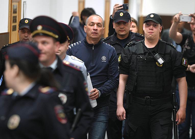 Александр Шестун, полагает следствие, призывал предпринимателей жертвовать деньги, чтобы получать откаты 