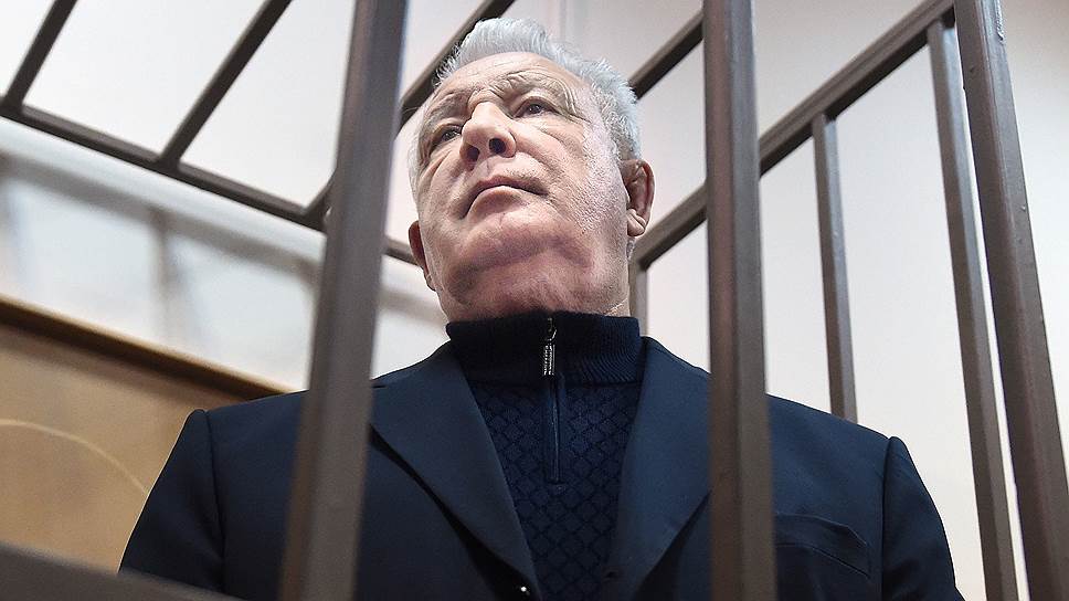 Виктор Ишаев настаивал на том, что не собирается оказывать давление на следствие