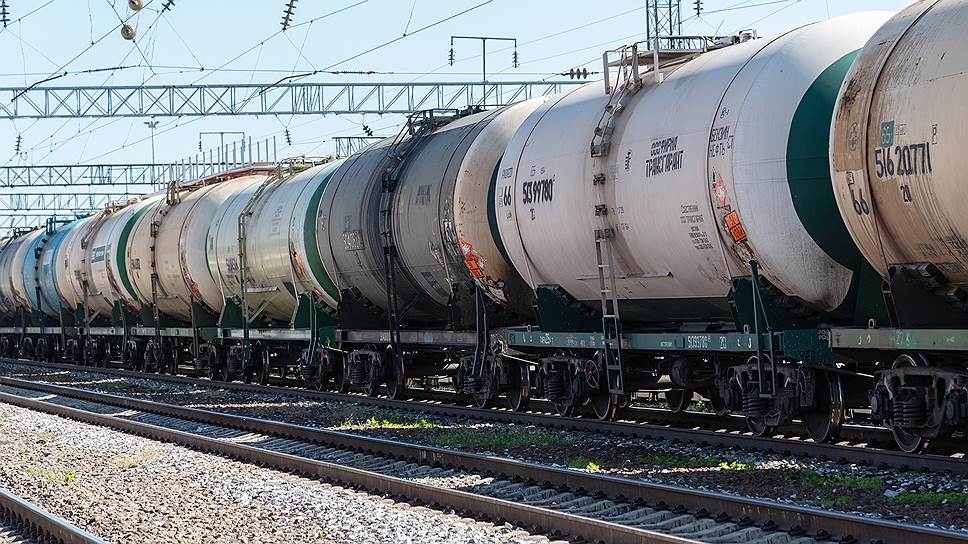 Подешевевшая нефть ухудшила российский прогноз