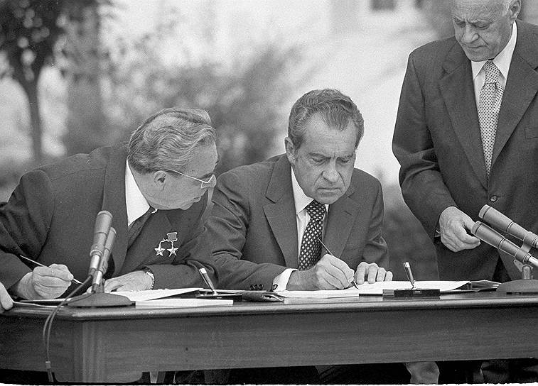 Во времена холодной войны лидеры СССР и США (на фото Леонид Брежнев и Ричард Никсон) легко соглашались с неприемлемостью использования атомной бомбы 