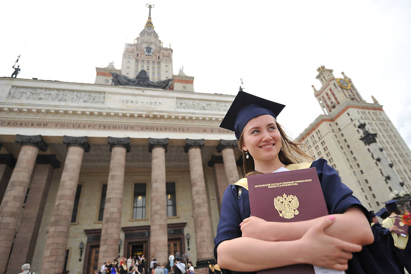 В России выпускники юридического факультета МГУ лидируют по уровню зарплат среди других начинающих правоведов
