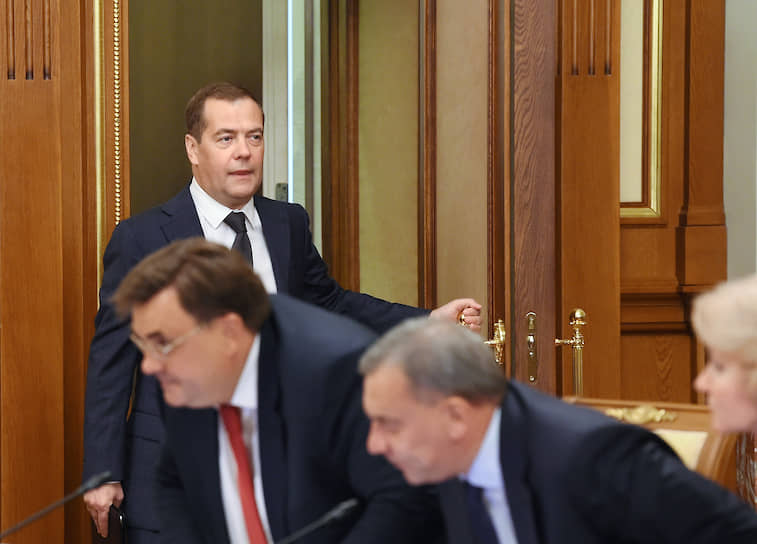 Правительство под руководством Дмитрия Медведева открывает возможность использовать ФНБ во благо экспортно ориентированной индустрии 