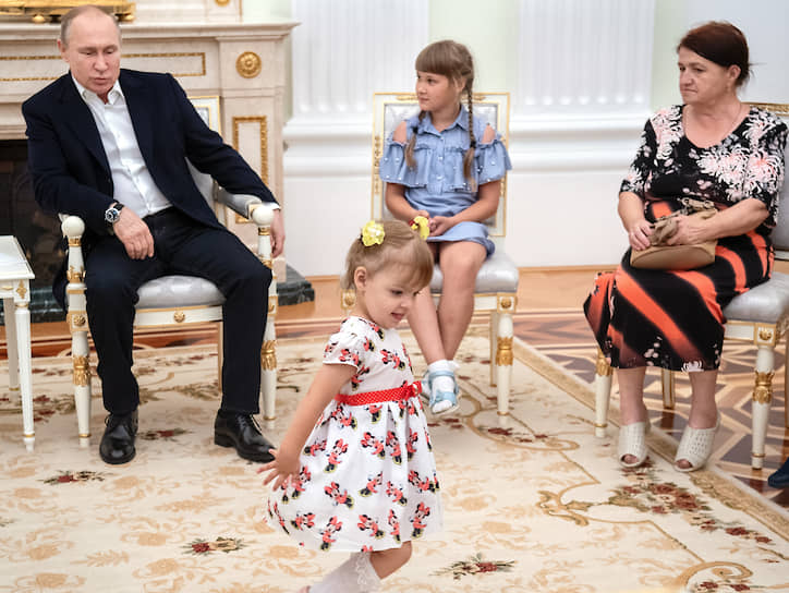 Девочка не стеснялась присутствия президента 
