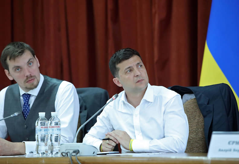 Вслед за сенсационным приходом к власти президента Владимира Зеленского Украина не перестает удивлять новыми лицами в политике (слева — потенциальный премьер страны Алексей Гончарук) 
