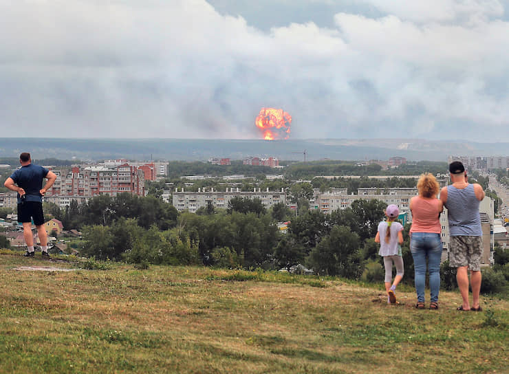 Взрыв на складах боеприпасов под Ачинском был виден и слышен на многие километры