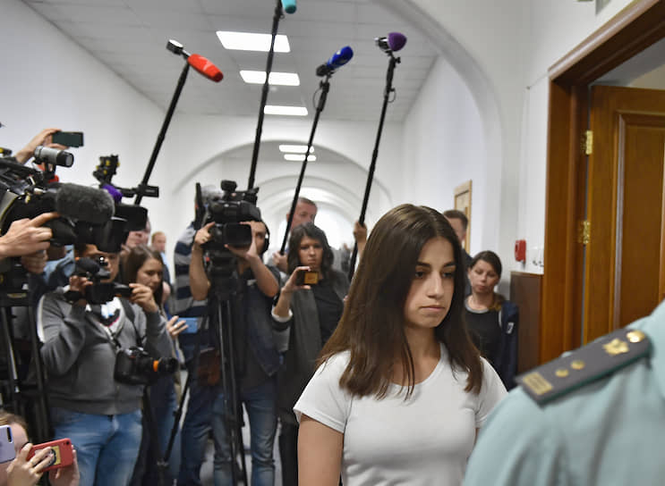 Обвиняемая в убийстве отца Ангелина Хачатурян