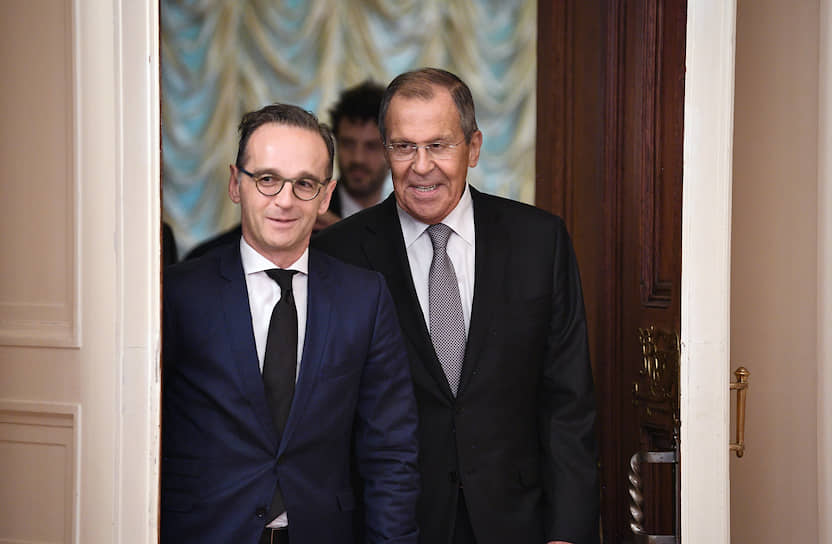 После переговоров с Сергеем Лавровым (справа) глава МИД Германии Хайко Маас дал понять, что видит окно возможностей для урегулирования, открывшееся после смены власти на Украине