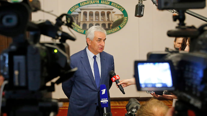 Абхазия голосует дважды