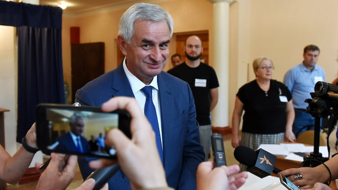 Президенту Абхазии не дали отдохнуть
