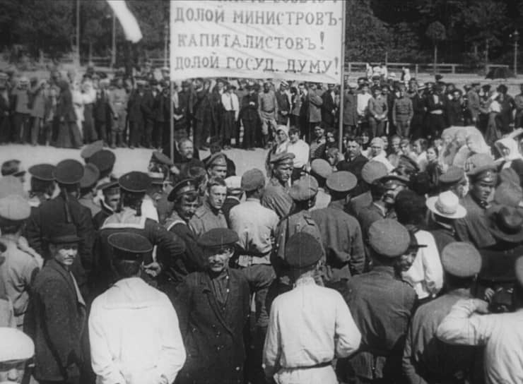 Кинохроника революционных событий не всегда похожа на тот эпос, каким их хотело показать советское игровое кино