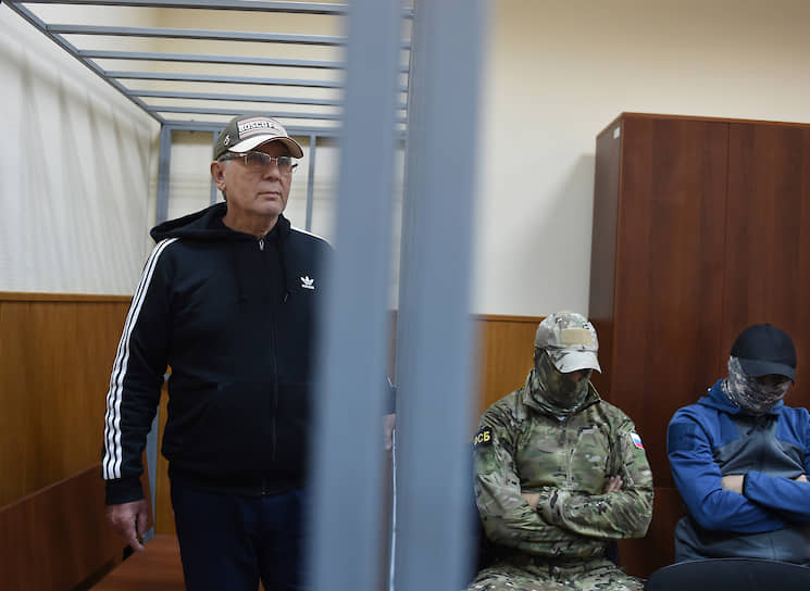 Адвокат Дагир Хасавов говорит, что никогда не общался с человеком, в давлении на которого его обвиняют