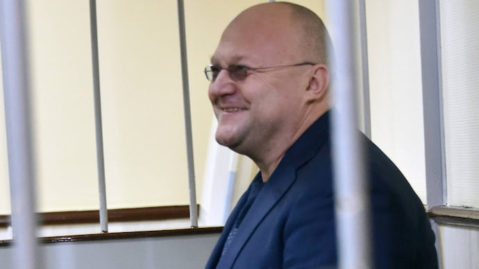 У генерала подслушали застольную