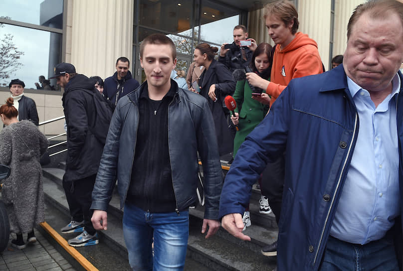 Актер Павел Устинов (слева) и председатель общественного совета при МВД России Анатолий Кучерена 