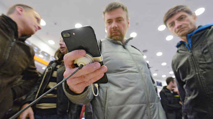 Покупатели кладут трубки