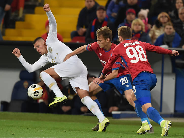 Самый большой вклад в падение России в таблице коэффициентов UEFA на групповом этапе еврокубков внес проигравший три матча подряд ЦСКА (в красно-синей форме) 