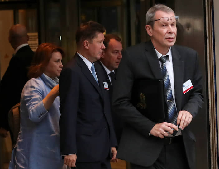 Глава «Газпрома» Алексей Миллер (в центре) на переговорах в Брюсселе столкнулся с тем, что российская внешняя политика оттеснила коммерческие интересы монополии на задний план 