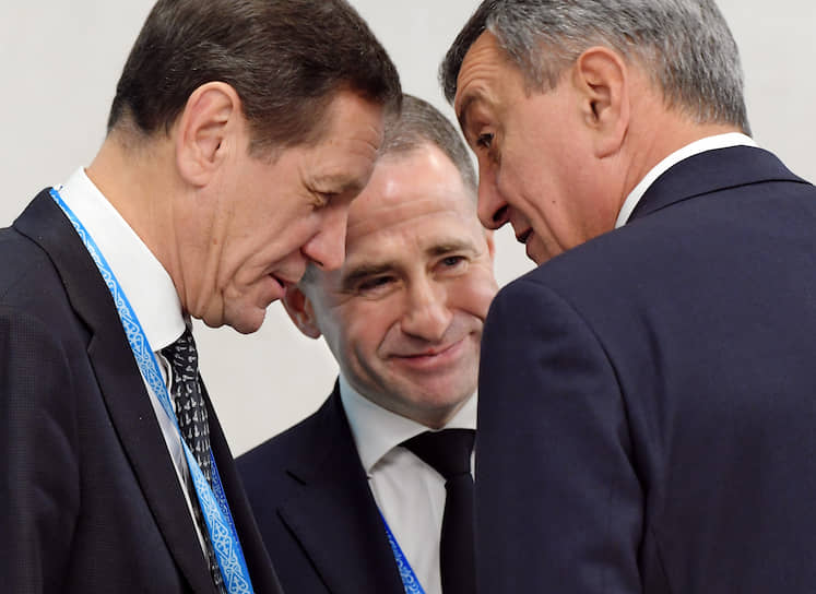 Члены российской делегации (слева направо: Александр Жуков, Михаил Бабич, Сергей Меняйло) были в Омске едины, по крайне мере композиционно 