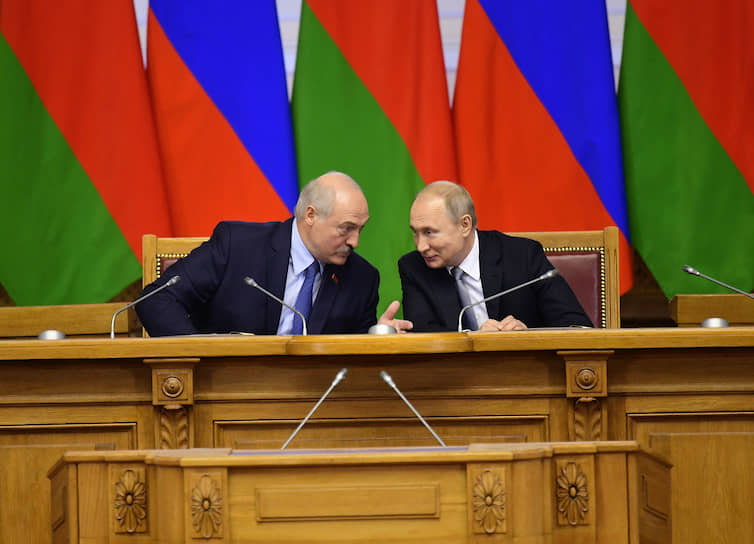 Президент Белоруссии Александр Лукашенко (слева) и президент России Владимир Путин 