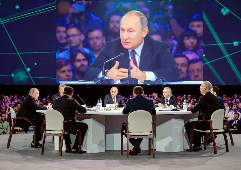 Владимир Путин пришел ненадолго, но его было много