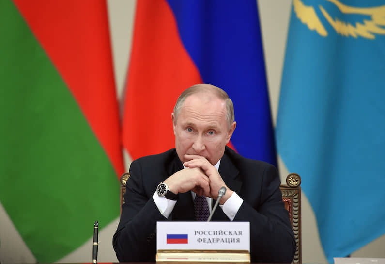 Владимир Путин долго наблюдал за отношениями Александра Лукашенко и Никола Пашиняна, в какой-то момент развеселился и наконец пригорюнился 