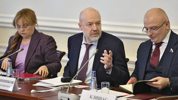К Конституции нашлось 100 предложений