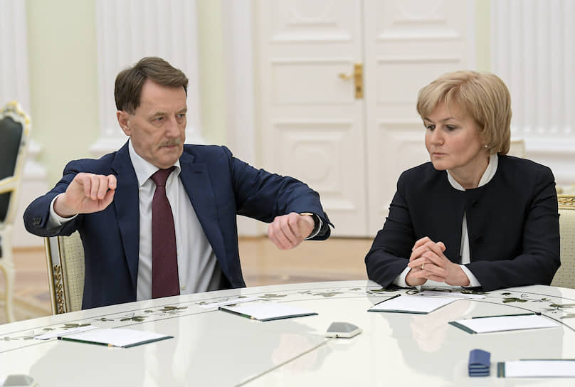 Бывший вице-премьер Алексей Гордеев и бывший вице-премьер Ольга Голодец узнали о деталях своих новых назначений, по информации “Ъ”, прямо на совещании