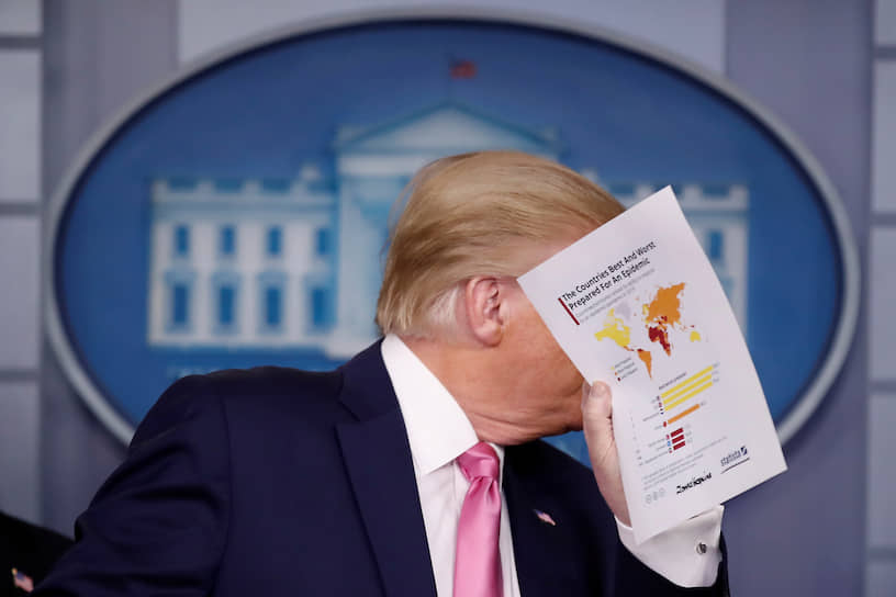 Дональд Трамп посоветовал американцам брать пример с себя и почаще мыть руки для профилактики коронавируса