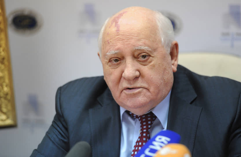 Михаил Горбачев 