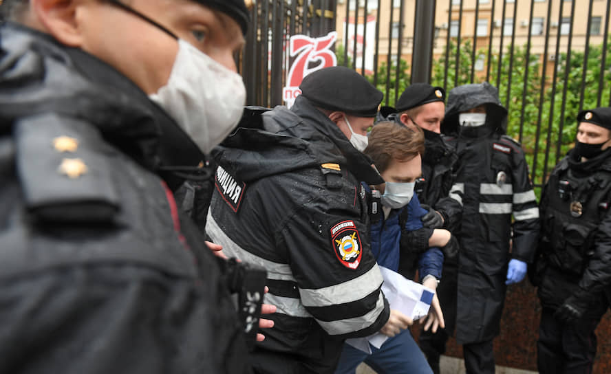 Задержание участника одиночного пикета в Москве 