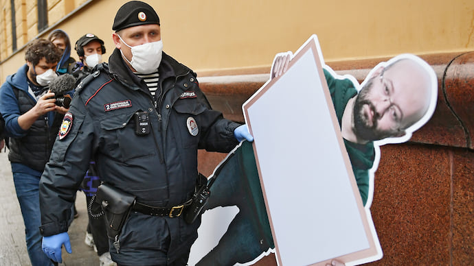 Один в поле — это группа