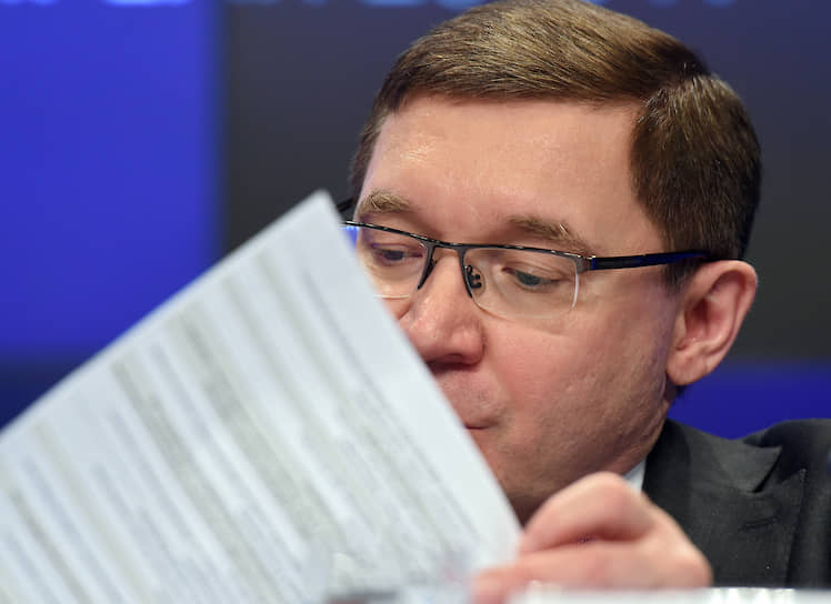 Глава Минстроя Владимир Якушев де-факто приступил к выполнению отраслевой части плана спасения экономики — координации строительства жилья и дорог
