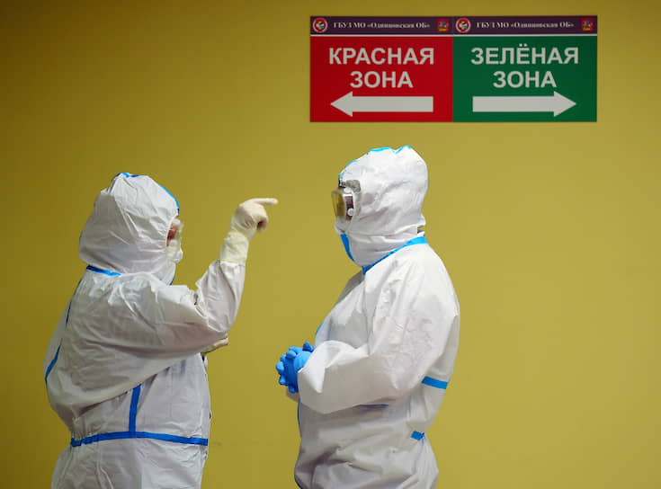 Медики, работающие с инфекционными заболеваниями, могут требовать от работодателей средства индивидуальной защиты, в том числе специальные костюмы