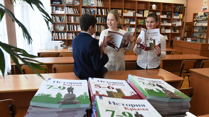 «Просвещение» сменило «Абрис»