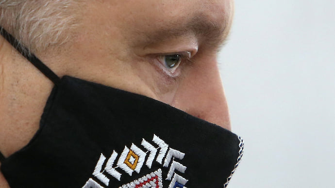 Петра Порошенко опутывают пленками