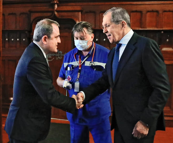 Нынешний официальный визит в Москву стал первым для нового главы МИД Азербайджана 47-летнего Джейхуна Байрамова (слева), полтора месяца назад переведенного на этот пост с должности министра образования 