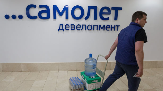 «Самолет» закружил над биржей