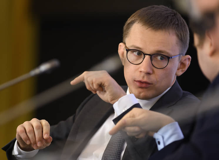 Минфин намерен добавить социальной справедливости закону о введении прогрессивной шкалы НДФЛ (на фото — замминистра финансов Алексей Сазанов) 