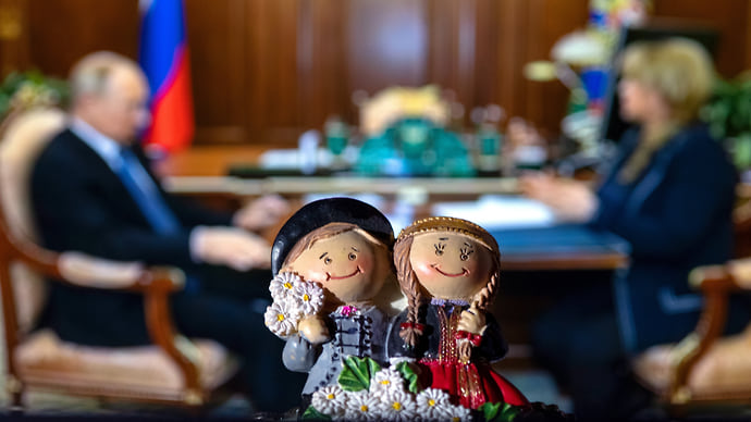 Близится Элла светлых годов