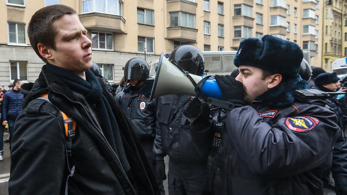 На митинги выводят многотысячные штрафы