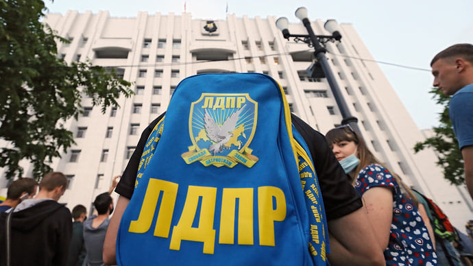 Полку ЛДПР убыло