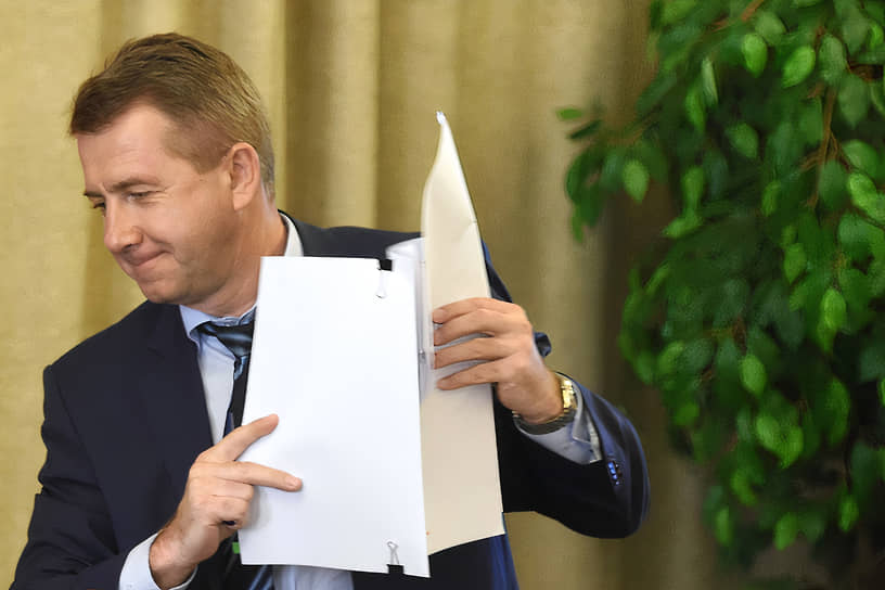 По версии СКР, генерал-лейтенант Максименко злоупотребил в ходе модернизации исправительных учреждений 