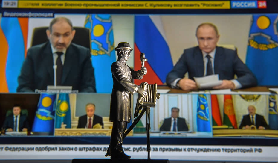 Фотографы замерли в ожидании своих ньюсмейкеров уже почти на год