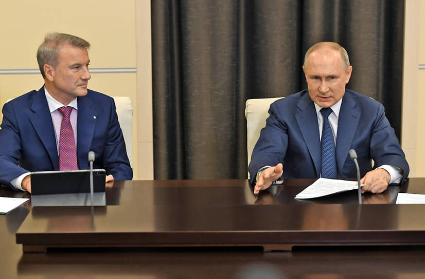 Владимир Путин и Герман Греф вышли к людям из Ново-Огарево