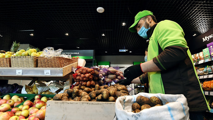 Продукты перекинули через границу