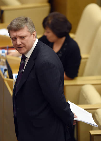 За последний месяц Дмитрий Вяткин разглядел в российском законодательстве сразу несколько дыр