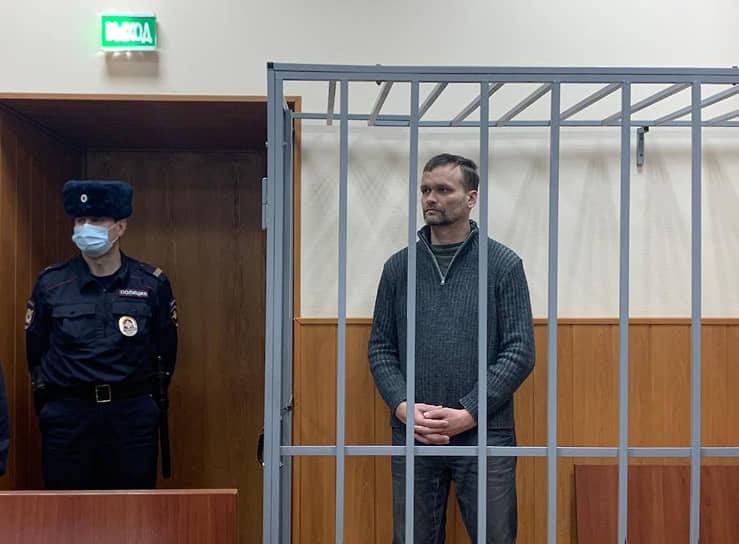 Семен Токмаков убеждал Басманный суд, что уже далек от экстремизма, но тот ему не поверил и отправил националиста под арест по делу об убийствах 