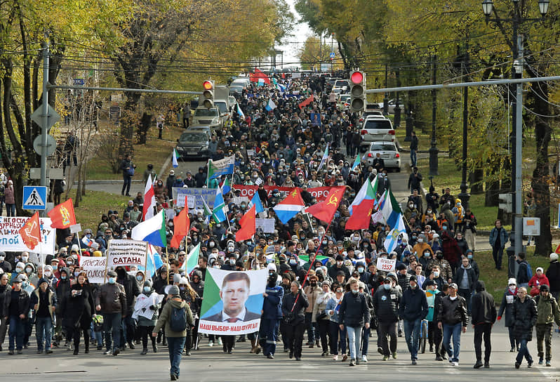 Митингующих в Хабаровске совсем не расстроило отсутствие в их рядах лидеров несистемной оппозиции 