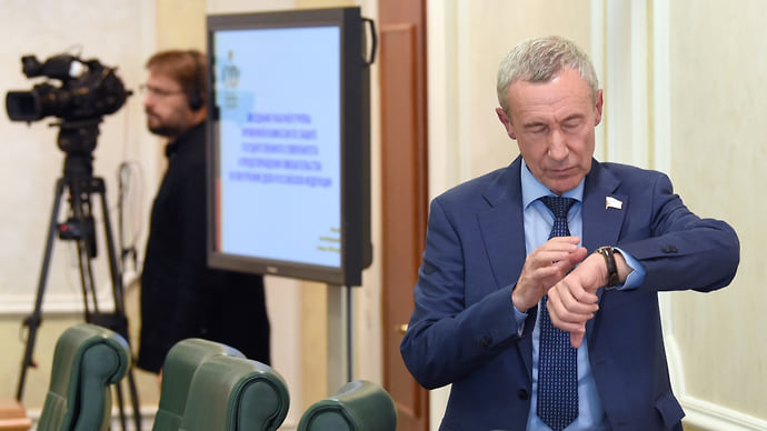 Просветителей просветят на связь с Вашингтоном