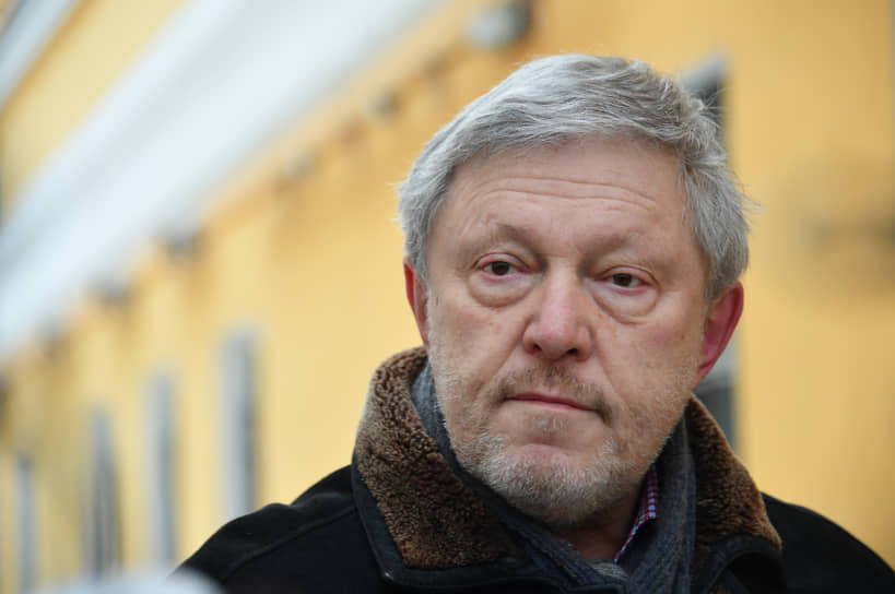 Основатель партии «Яблоко» Григорий Явлинский на акции памяти Маркелова и Бабуровой